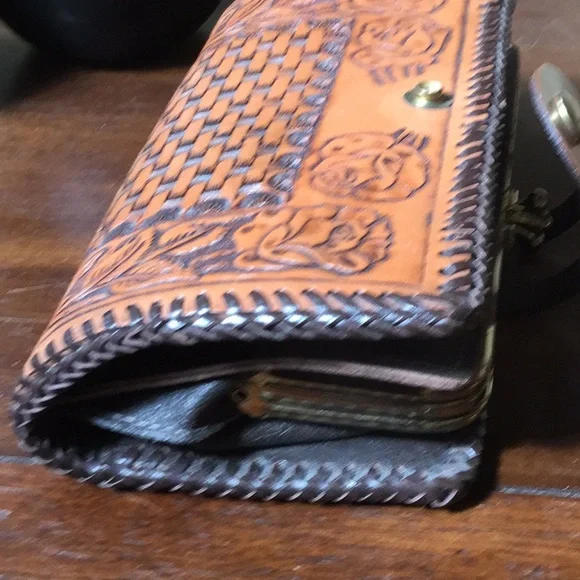 Vintage clutch tooled wallet travel cowgirl rodeo chic farmer’s market chic - Picture 5 of 7